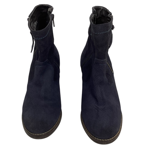 Taos Standout Suede Embossed Boot Black - Picture 2 of 13